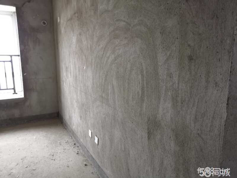 金马中央公馆 118平 72万 急卖 4个房间房 玉泉学校